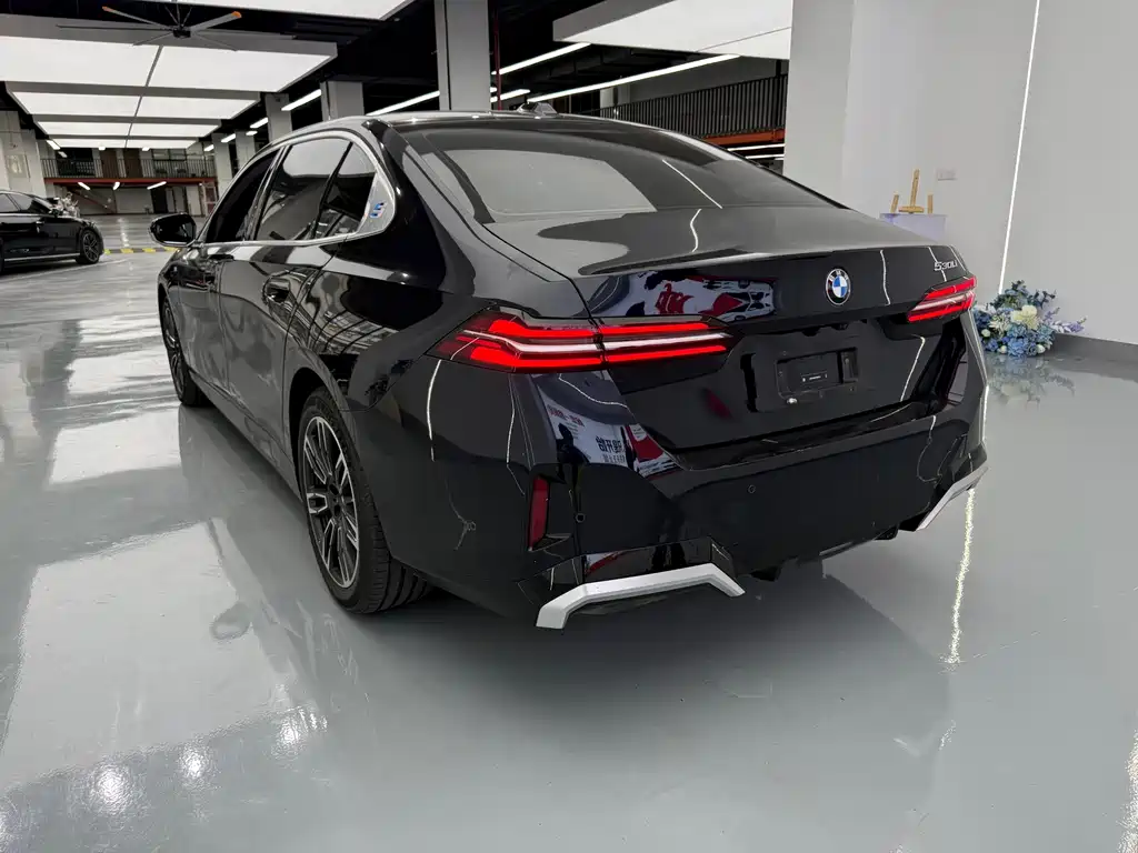 BMW 5 Series — миниатюра 18