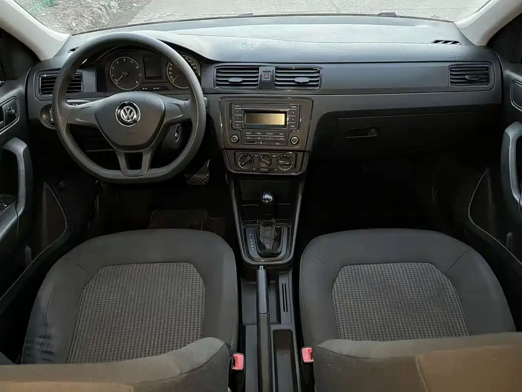 Volkswagen Santana — миниатюра 8