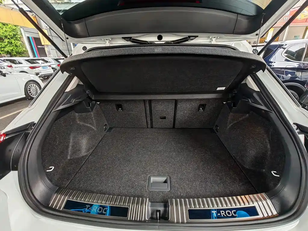 Volkswagen T-Roc — миниатюра 24