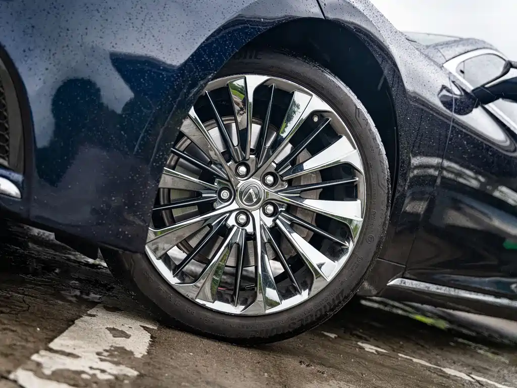 Lexus LS — миниатюра 5
