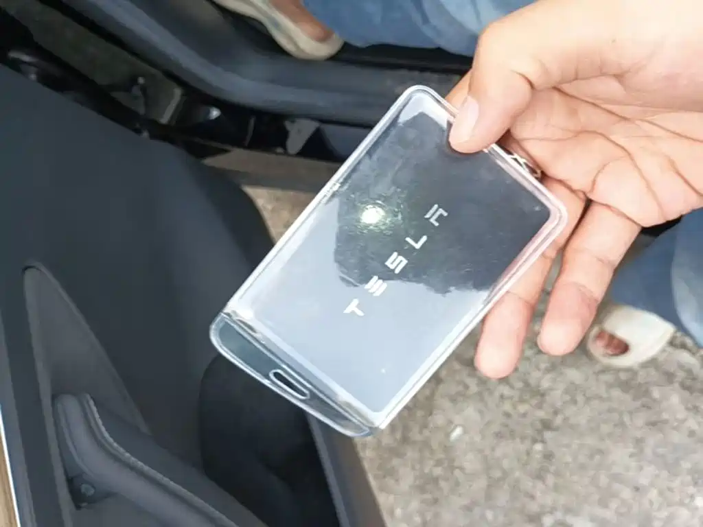 Tesla Model Y — миниатюра 9