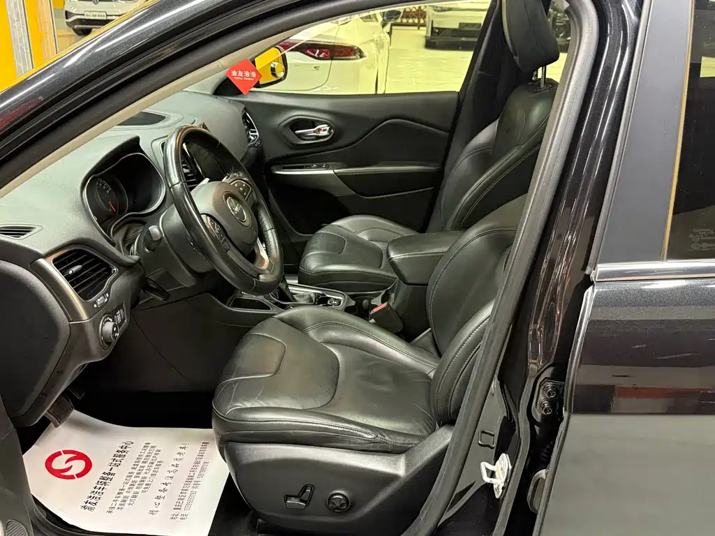 Jeep Cherokee — миниатюра 15