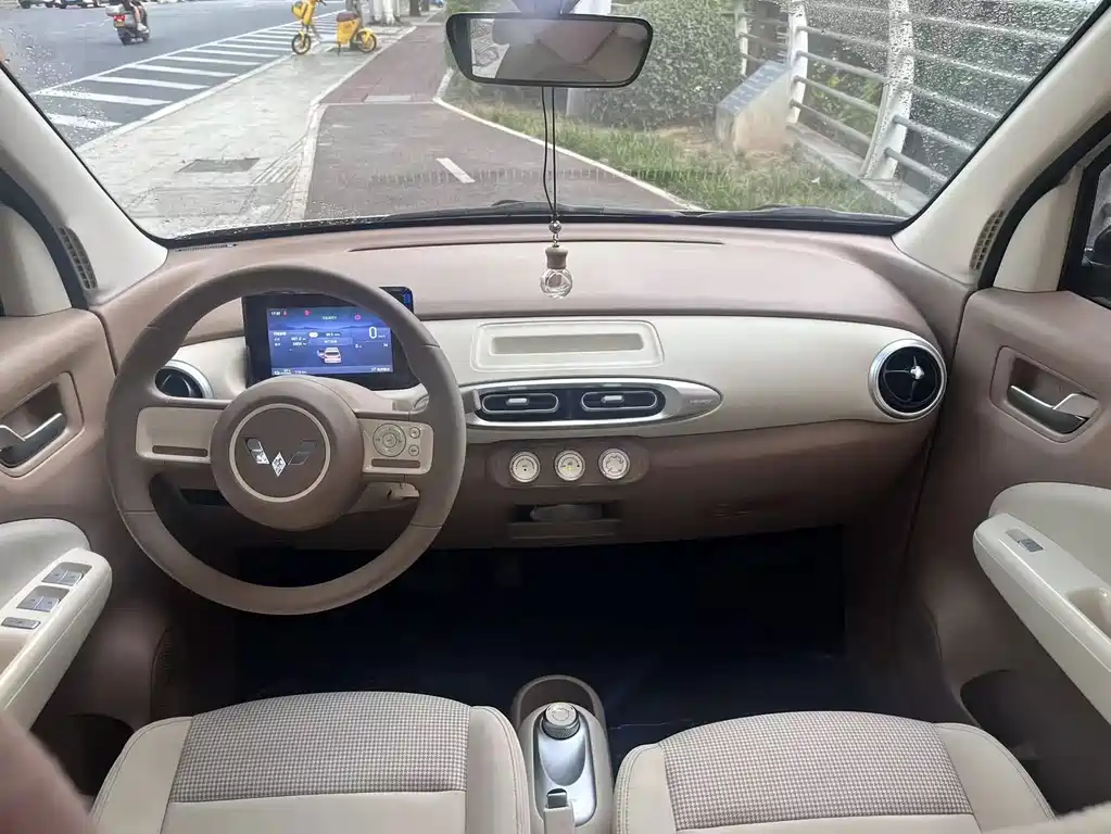 Wuling MINIEV — миниатюра 5