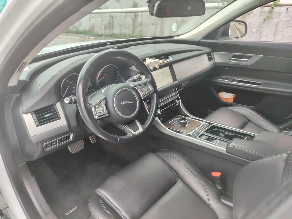 Jaguar XFL — миниатюра 9