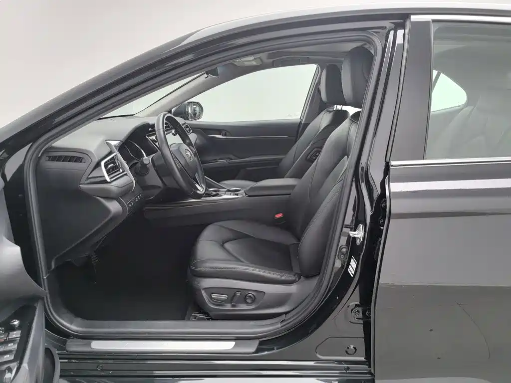 Toyota Camry — миниатюра 10