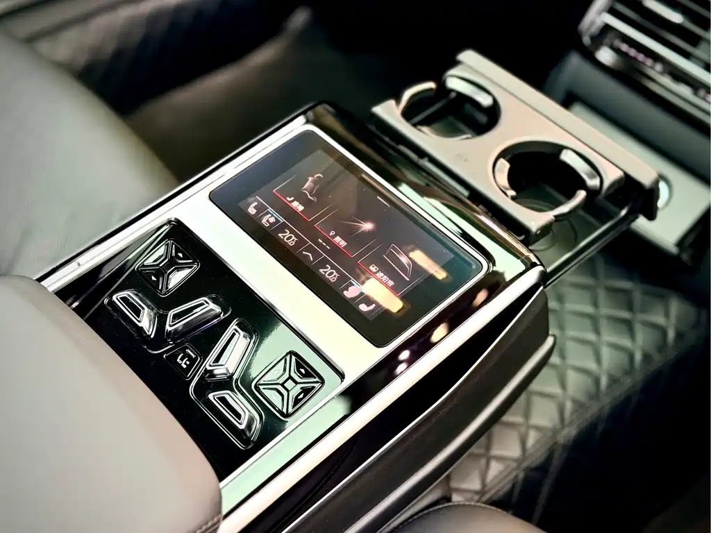Audi A8 New Energy — миниатюра 10