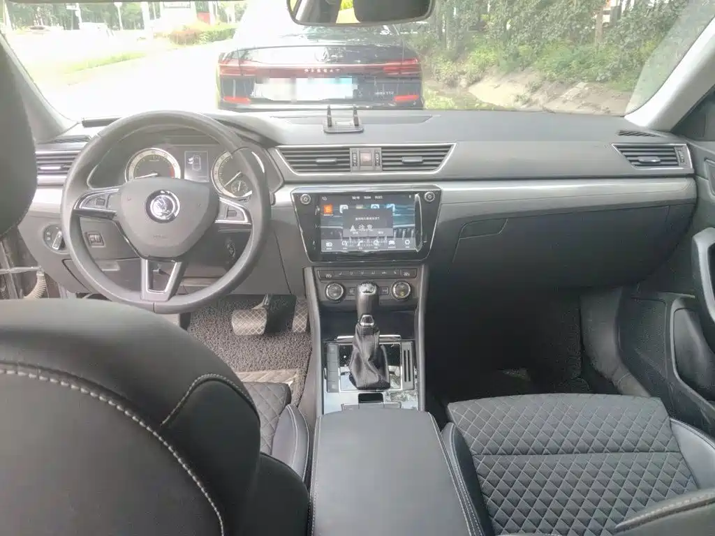 Skoda Superb — миниатюра 13