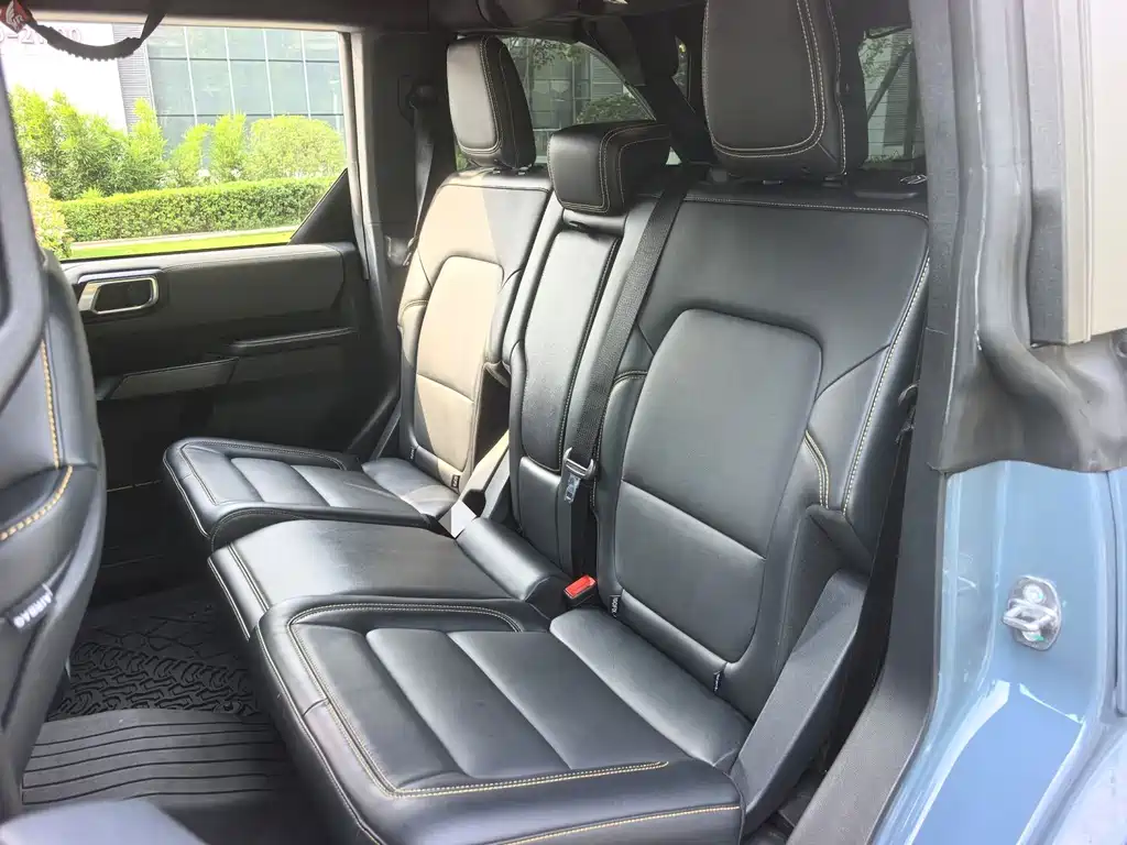 Ford Bronco — миниатюра 7