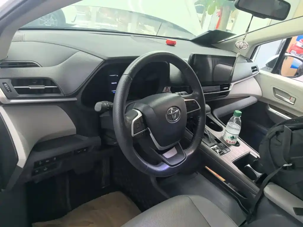 Toyota Sienna — миниатюра 10