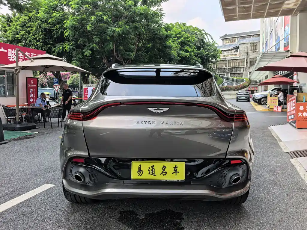 Aston Martin DBX — миниатюра 5