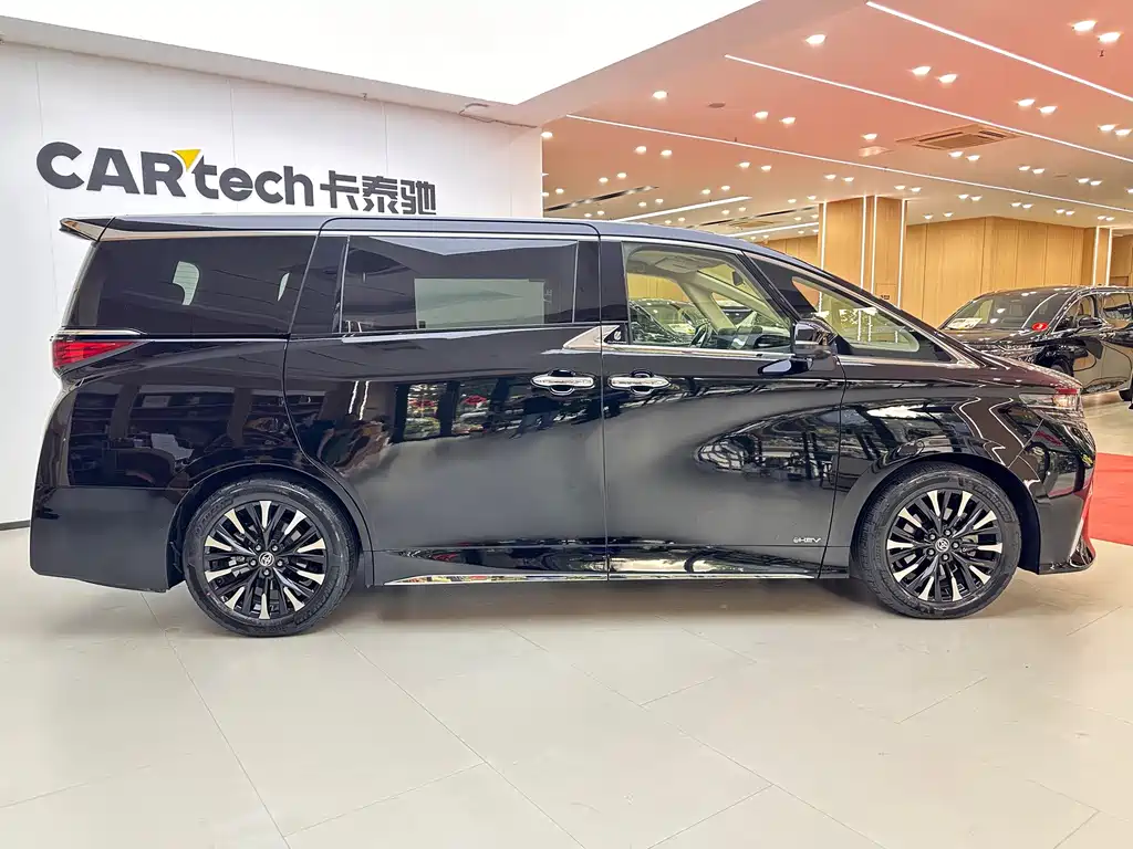 Toyota Alphard — миниатюра 4