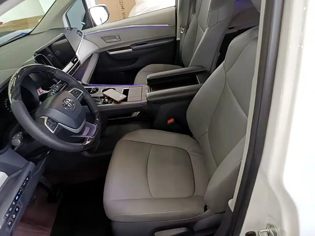 Toyota Granvia — миниатюра 15