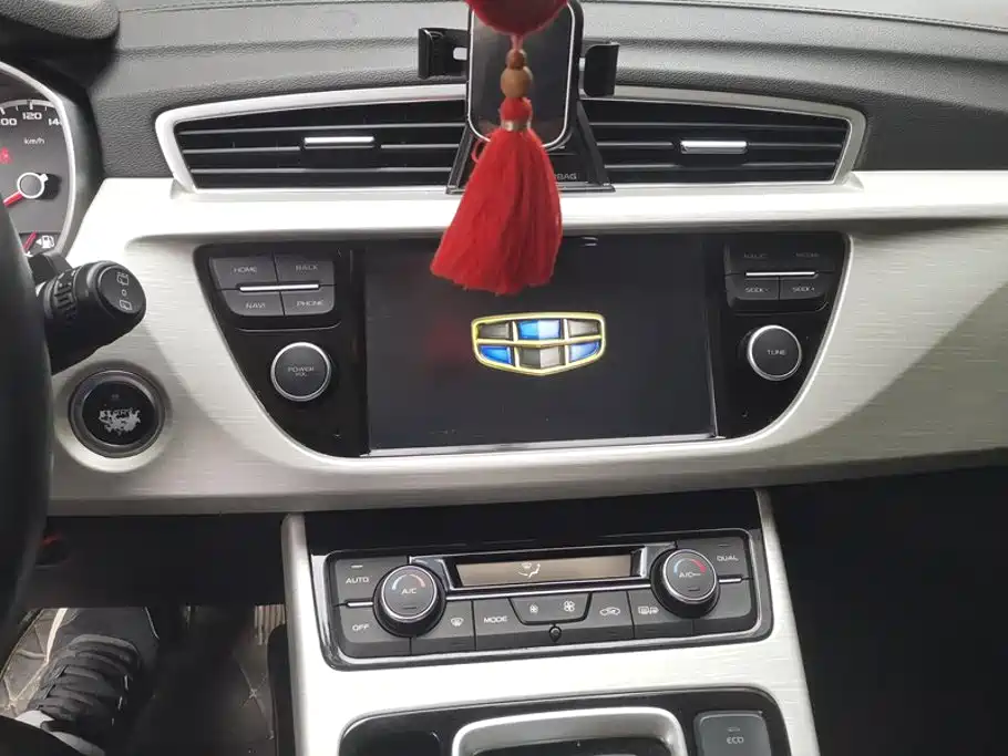 Geely Boyue — миниатюра 13
