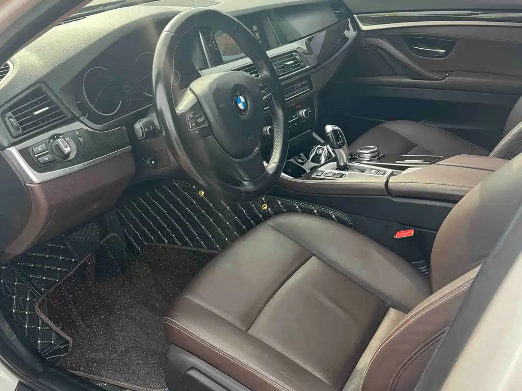 BMW 5 Series — миниатюра 7
