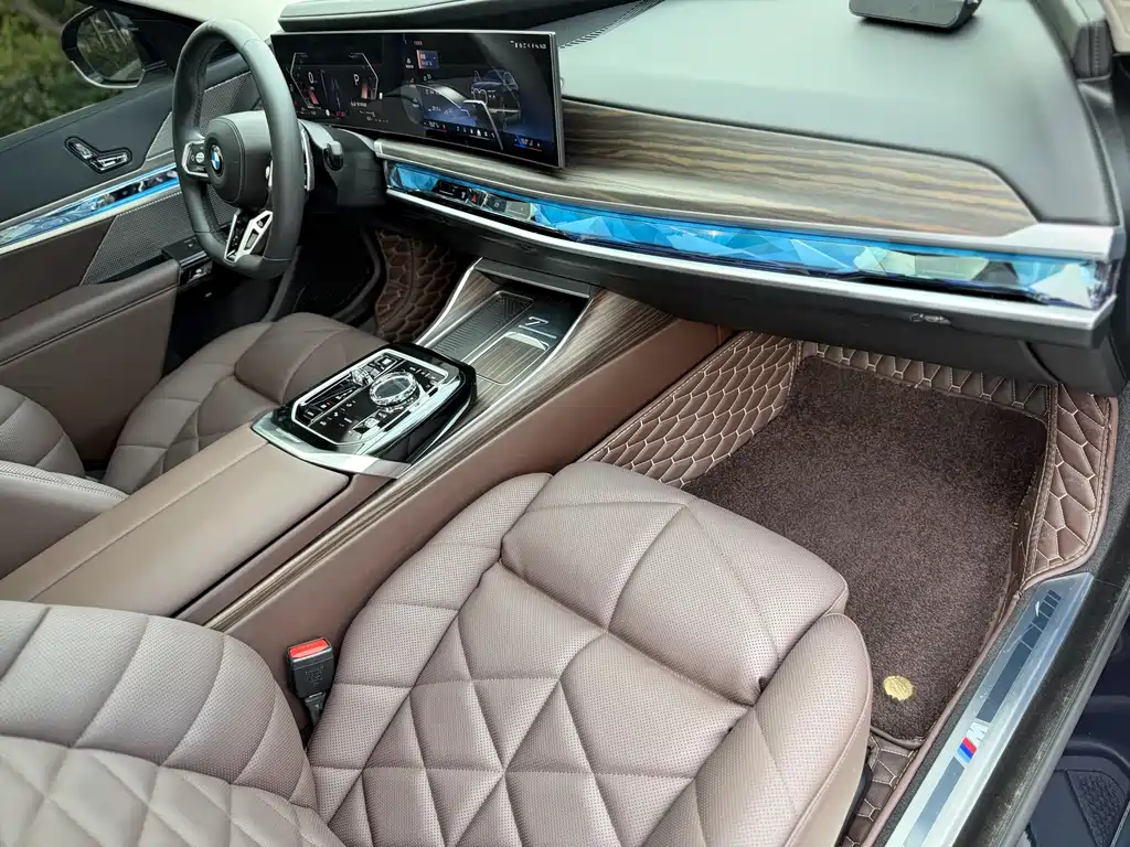 BMW 7 Series — миниатюра 17
