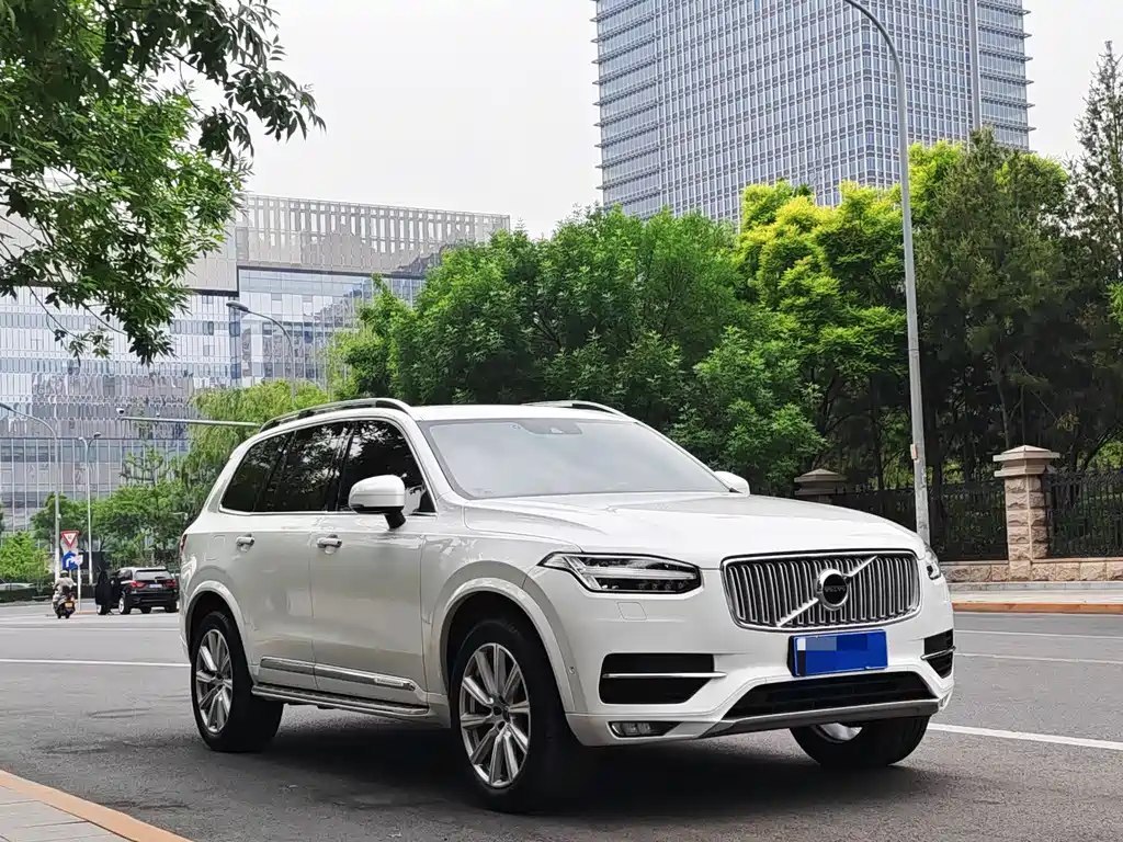 Volvo XC90 2015 T6 7 мест