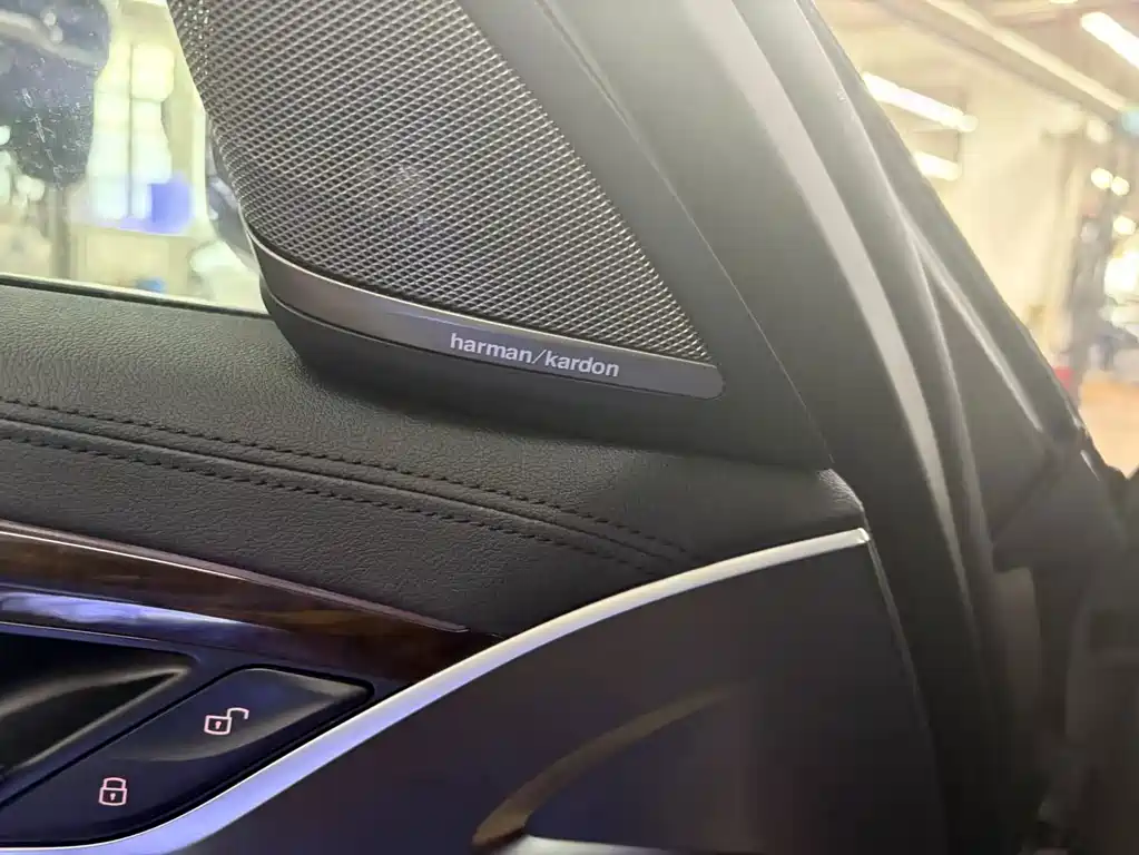 BMW 5 Series — миниатюра 11