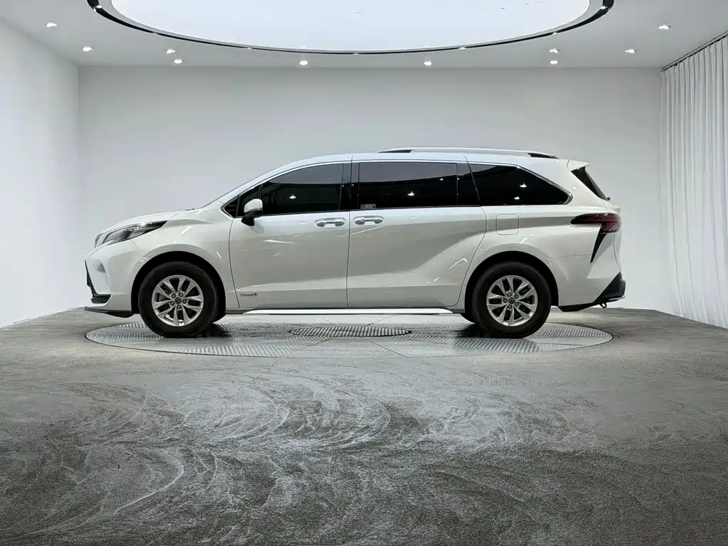 Toyota Granvia — миниатюра 11
