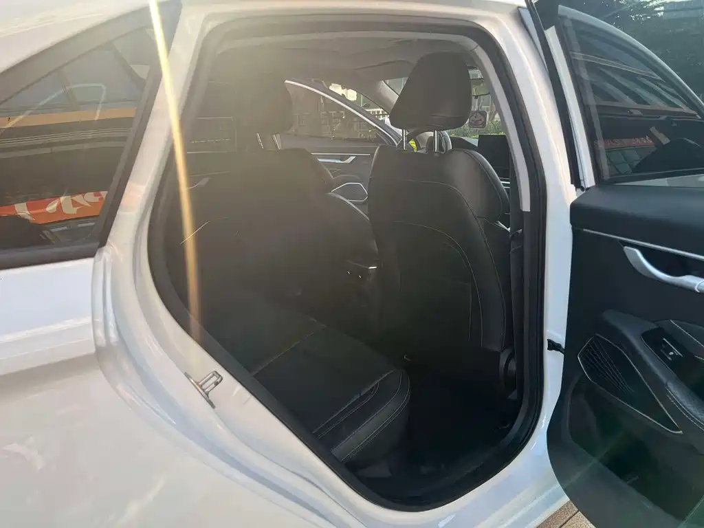 Geely Emgrand — миниатюра 6