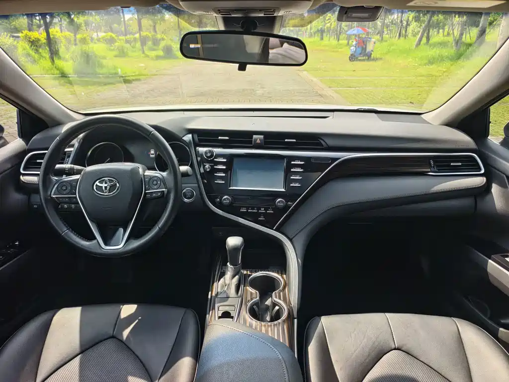 Toyota Camry — миниатюра 6
