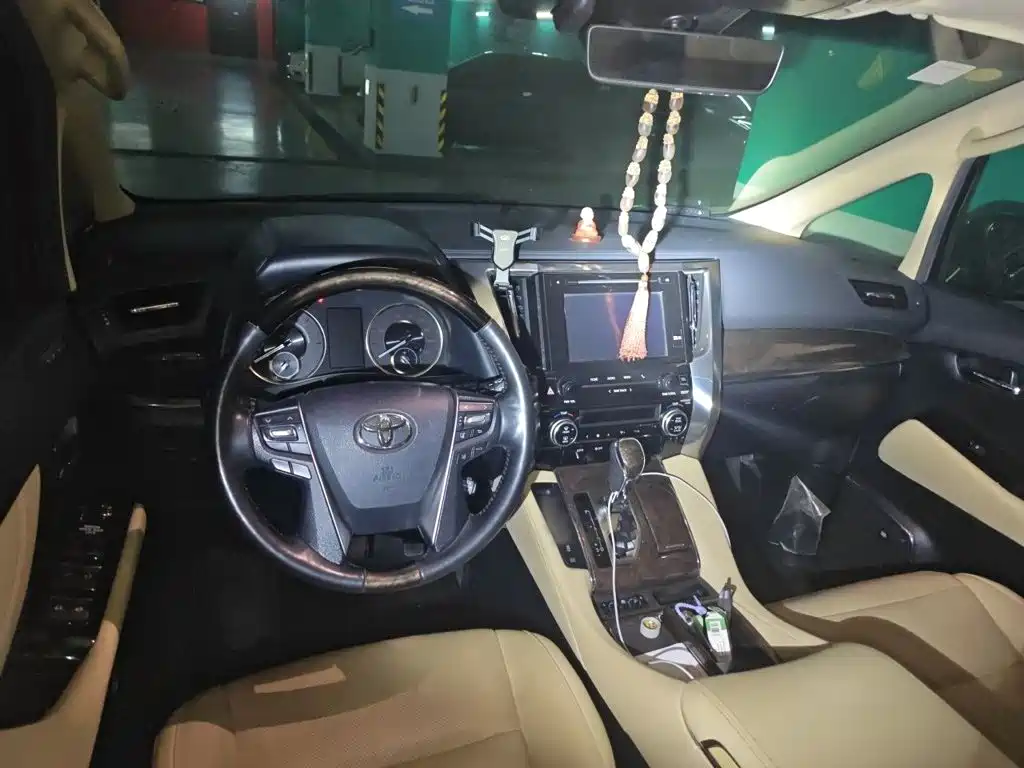Toyota Vellfire — миниатюра 13