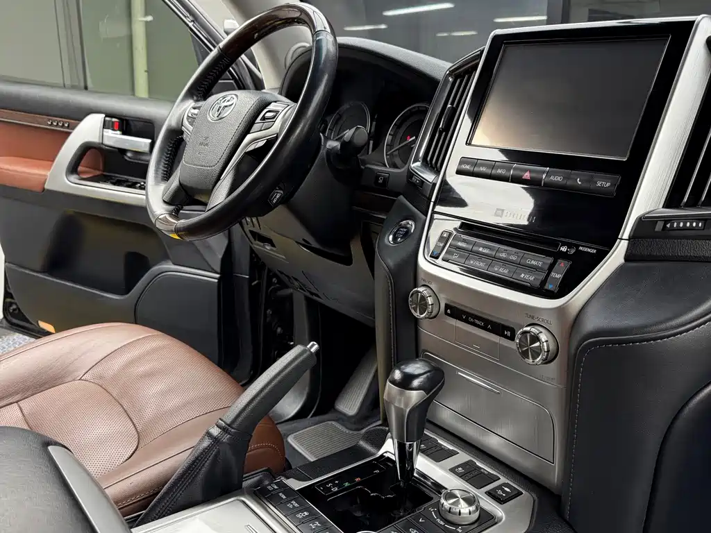 Toyota Land Cruiser — миниатюра 8