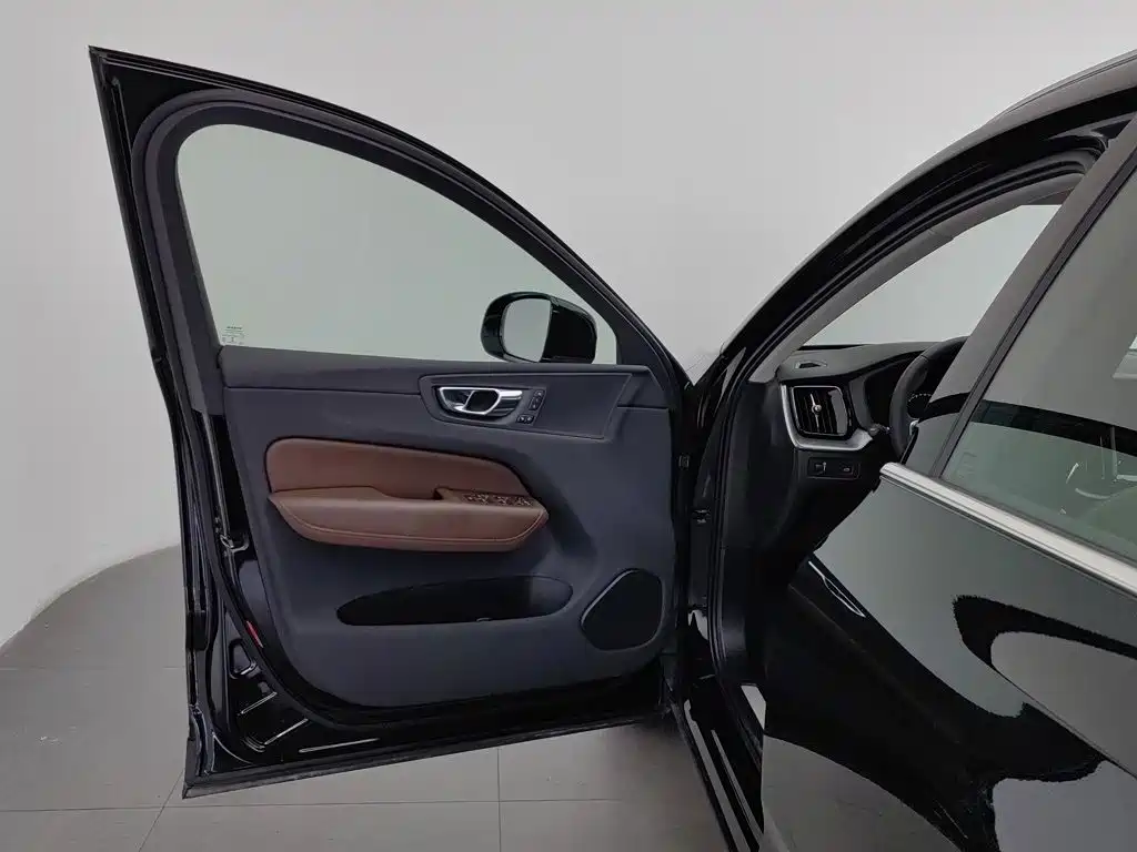 Volvo XC60 — миниатюра 8