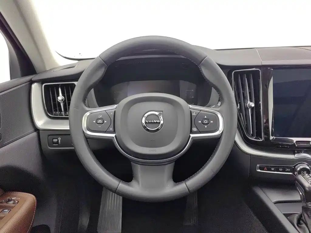 Volvo XC60 — миниатюра 11