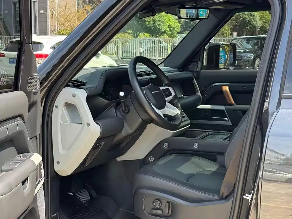 Land Rover Defender — миниатюра 3