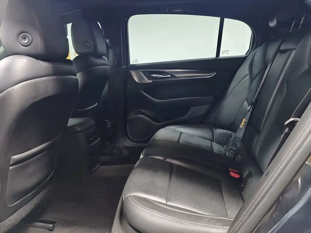 Cadillac CT5 — миниатюра 6