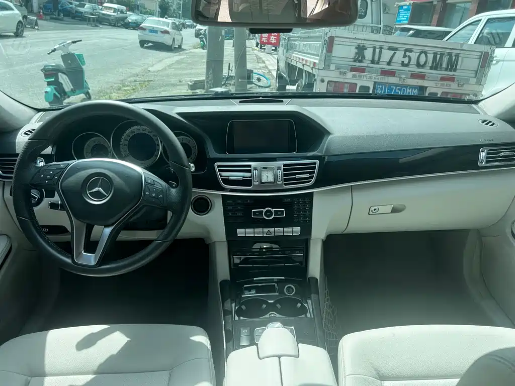 Mercedes-Benz E-Class — миниатюра 6