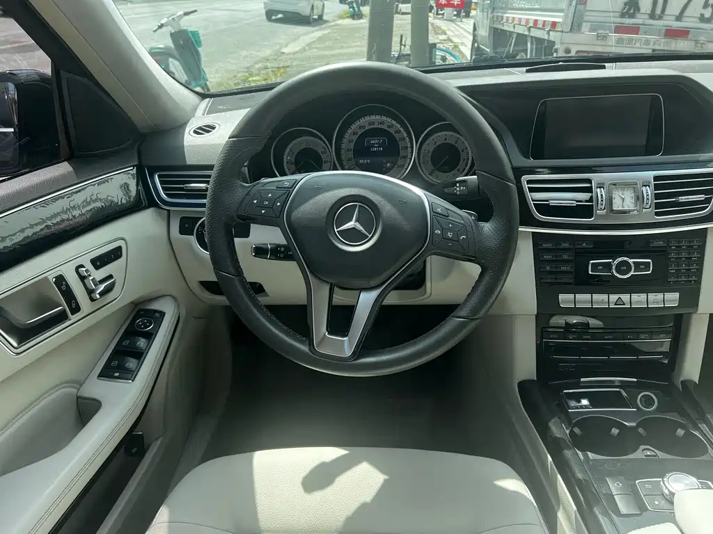 Mercedes-Benz E-Class — миниатюра 9