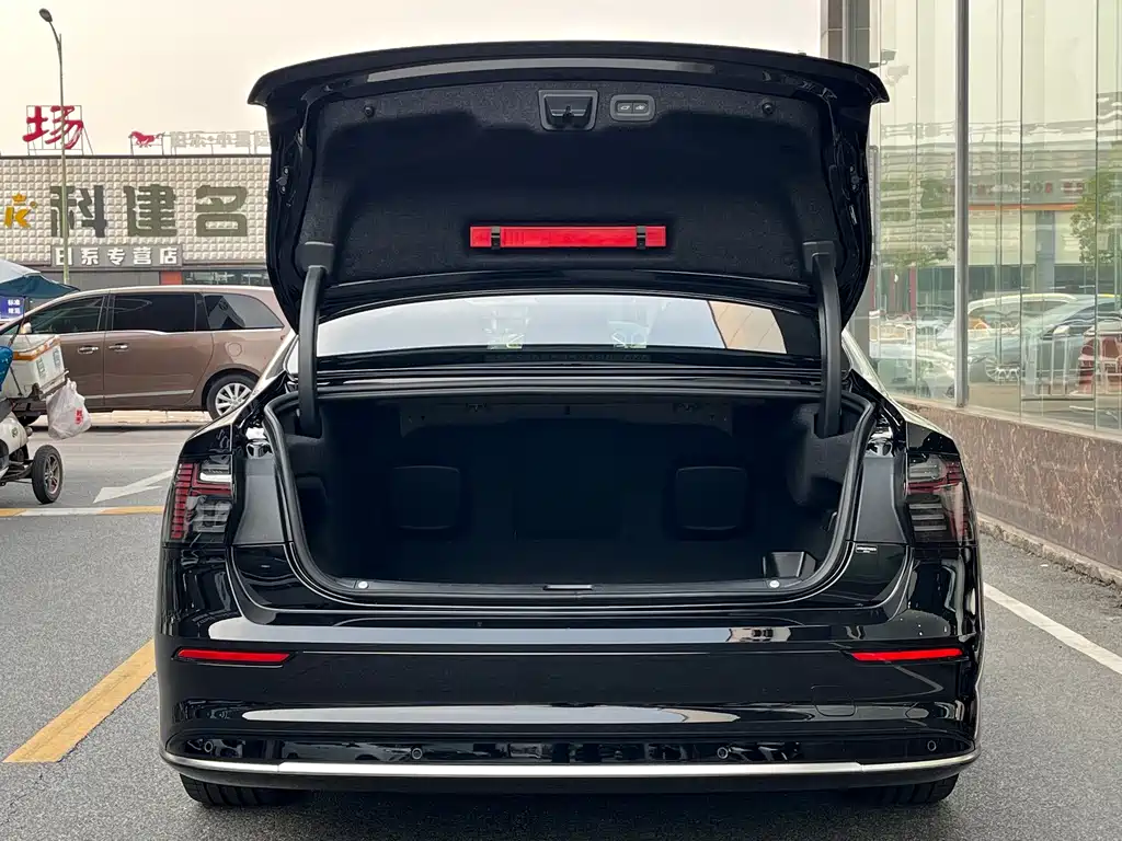 Volvo S90 PHEV — миниатюра 16