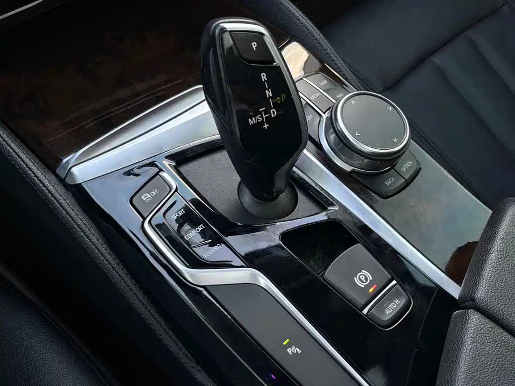 BMW 5 Series — миниатюра 18