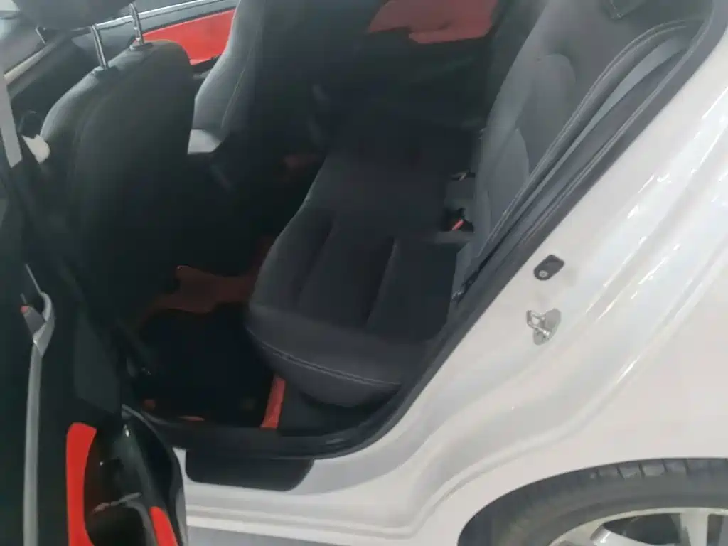 Hyundai Elantra — миниатюра 17