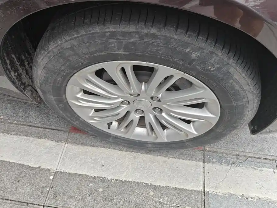 Buick LaCrosse — миниатюра 6