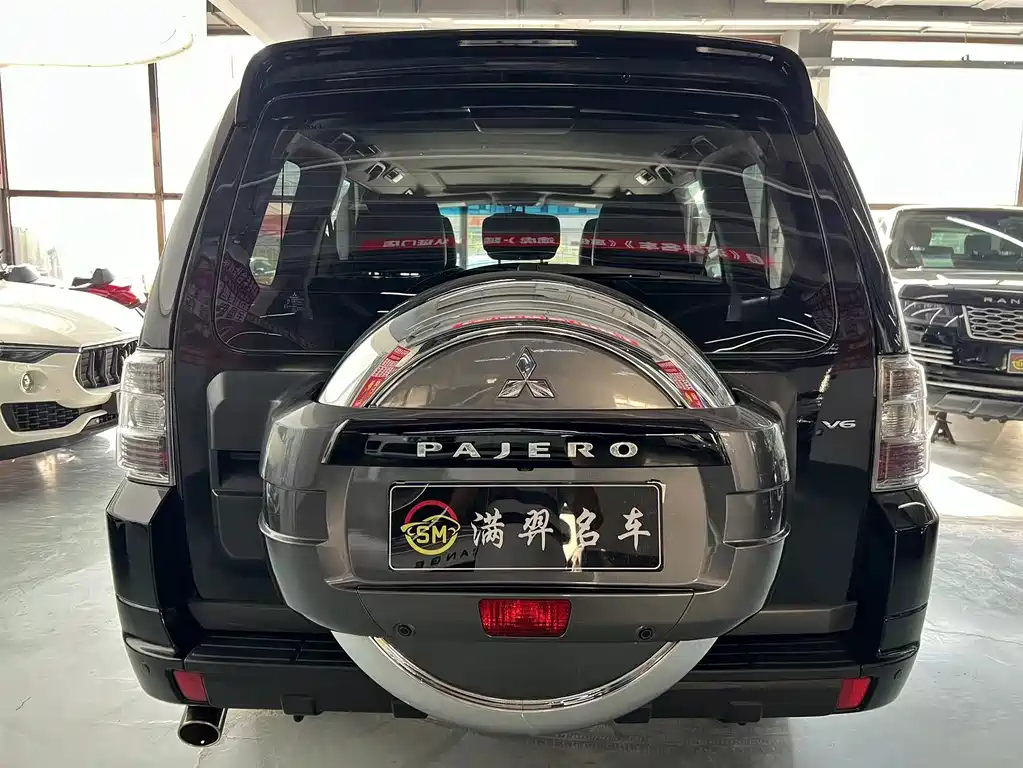 MITSUBISHI PAJERO