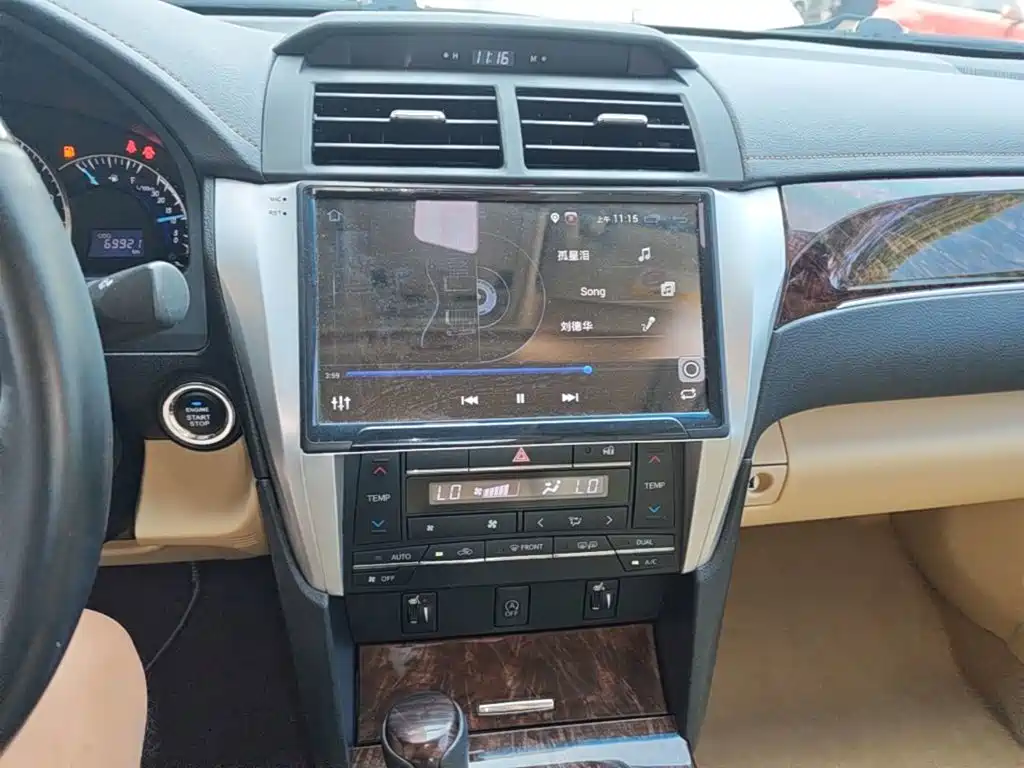 Toyota Camry — миниатюра 13