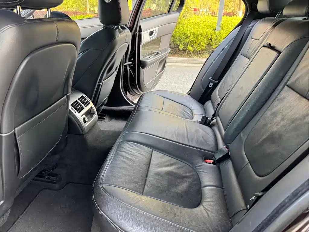 Jaguar XF — миниатюра 10