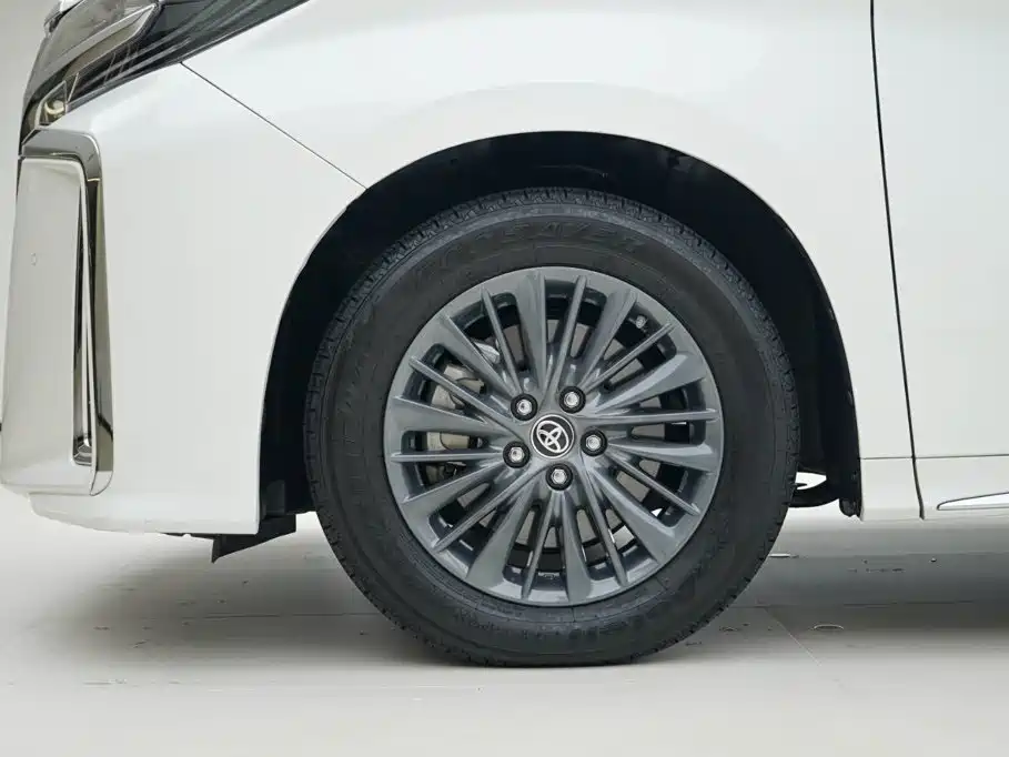 Toyota Alphard — миниатюра 16