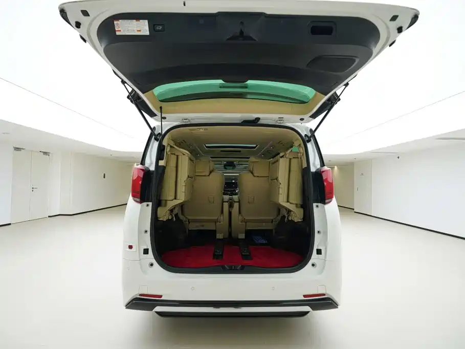 Toyota Alphard — миниатюра 6
