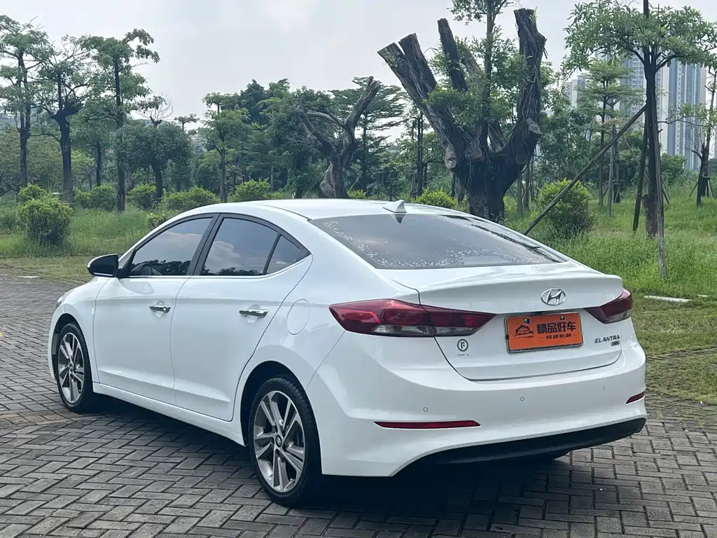 Hyundai Elantra — миниатюра 16