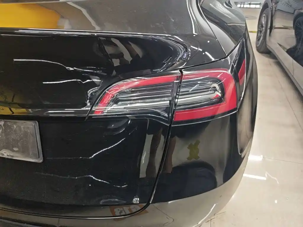 Tesla Model Y — миниатюра 8