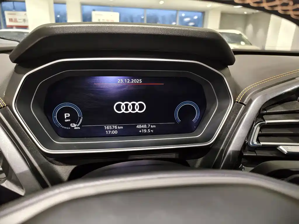 AUDI Q4 E TRON