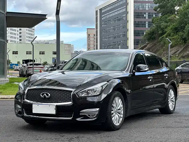 INFINITI  Q70 2019
