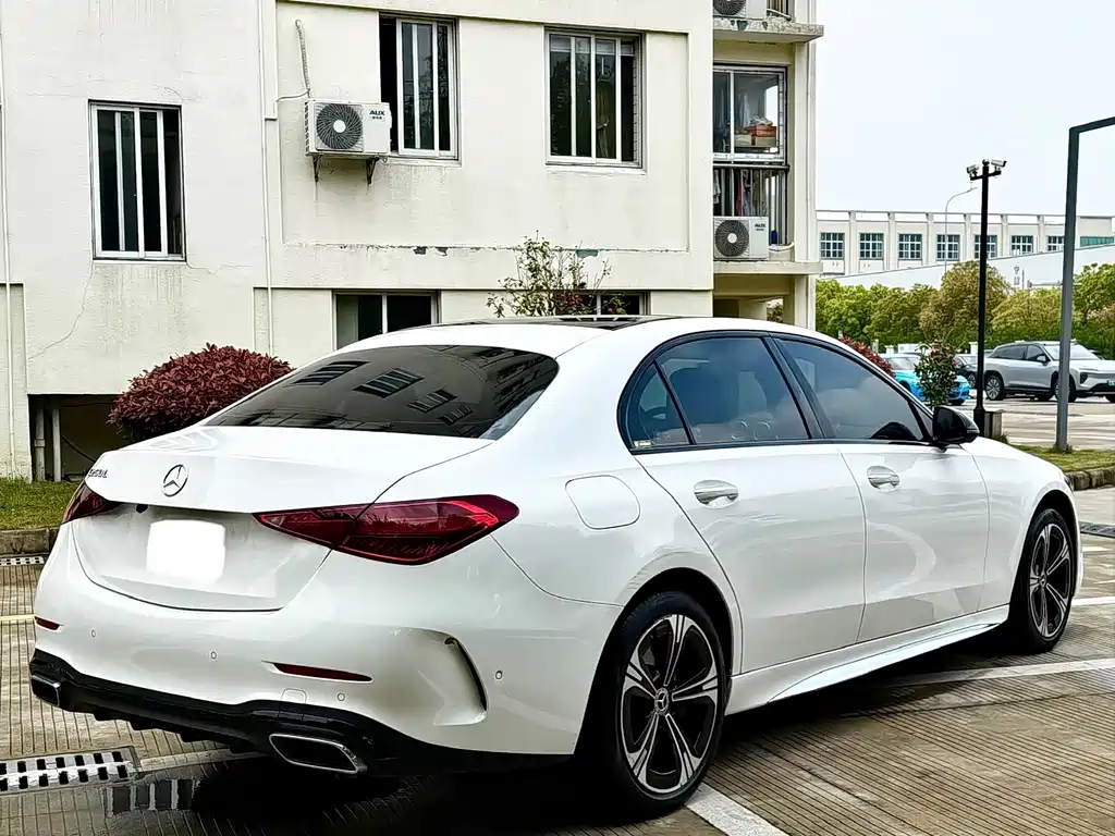 Mercedes-Benz C-Class — миниатюра 13
