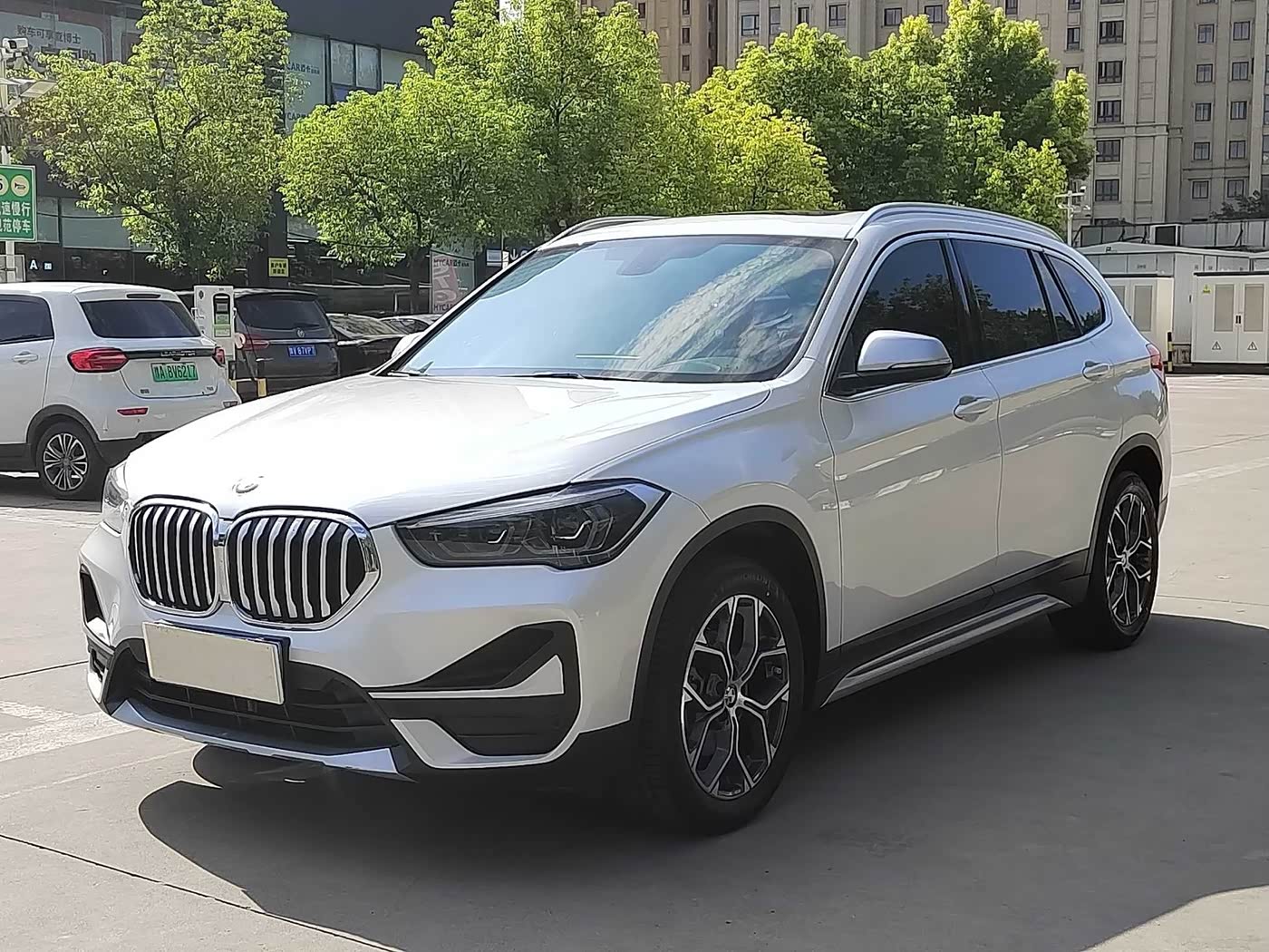 BMW X1 1.5 л 2021 г. Белый, пробег 41700 км