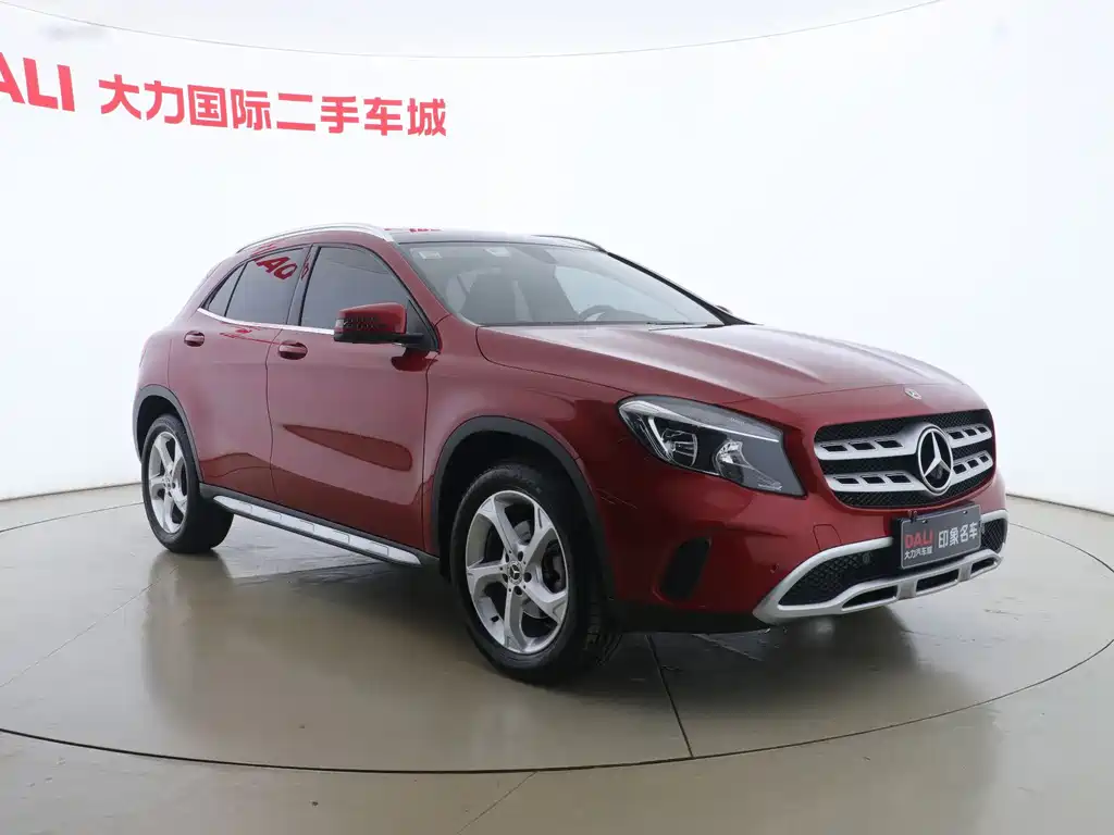 MERCEDES-BENZ GLA