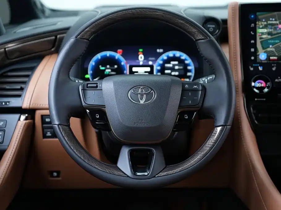 Toyota Alphard — миниатюра 11