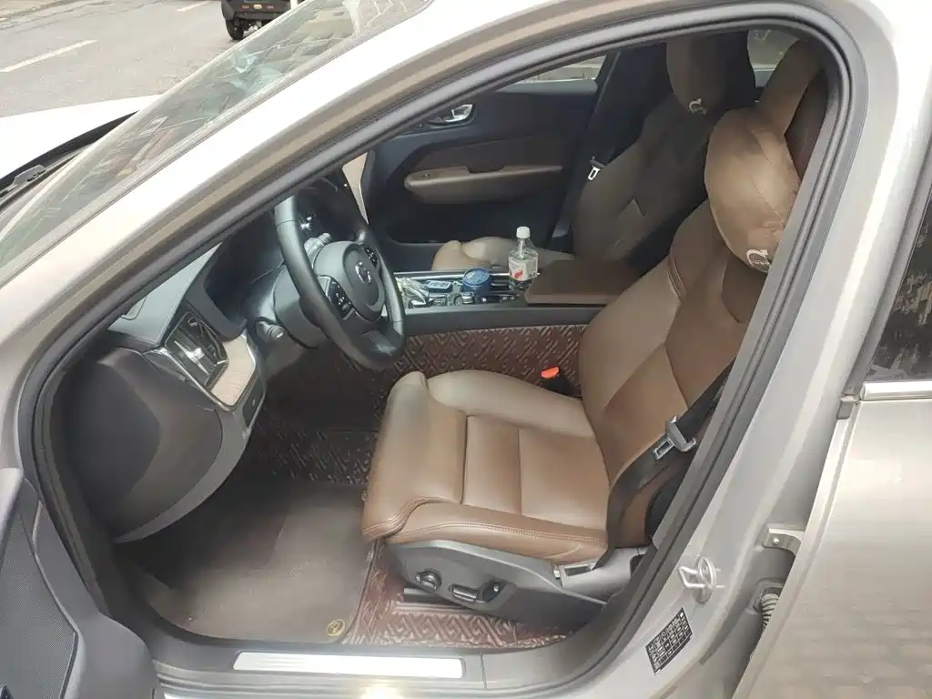 Volvo XC60 — миниатюра 11